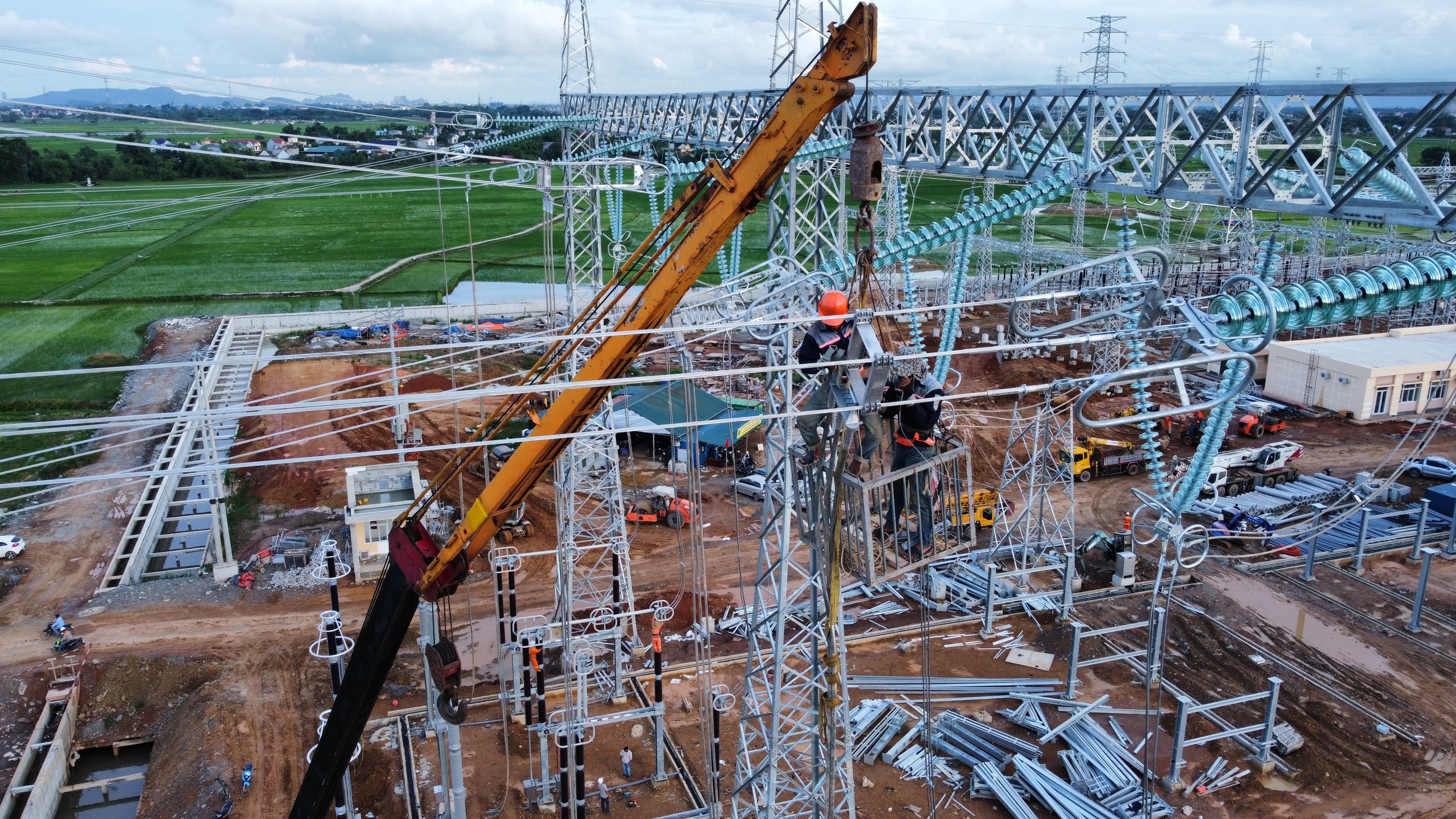 Lắp máy biến áp thứ 2 TBA 500kV Thốt Nốt